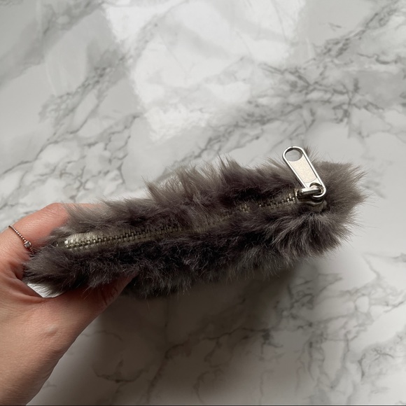 Fuz fur zipper pouch - Picture 2 of 3